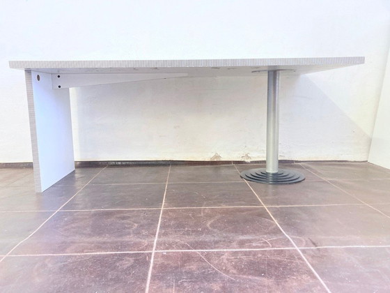 Image 1 of Grande scrivania in stile anni '80, modello Kroma, disegnata da Antonia Astori per Driade.