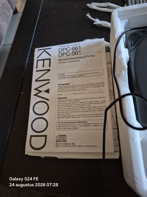 Reproductor de CD portátil Kenwood – decoratie, Plastic (photo 2 of 7)