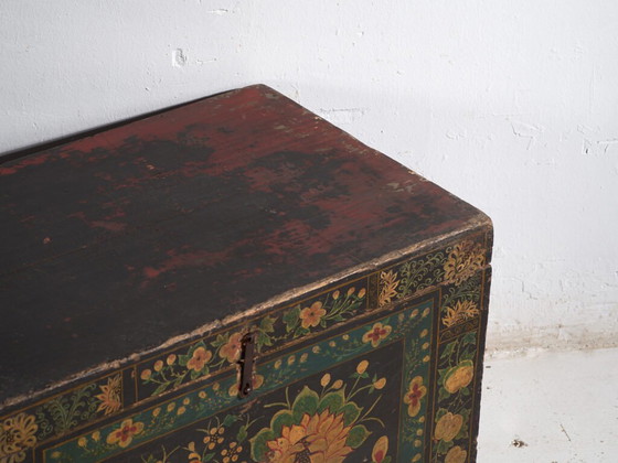 Antique painted Chinese trunk in pine wood – China, circa 1900 – Storage cabinet (photo 10 of 40)