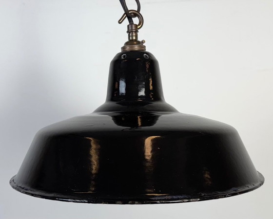 Image 1 of Industriële zwarte emaille fabriekshanglamp, jaren 60