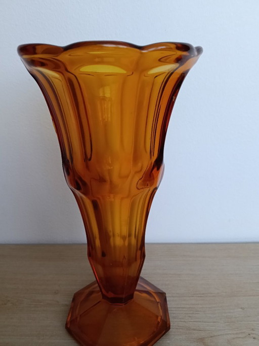 Vase Art déco en verre pressé ambré