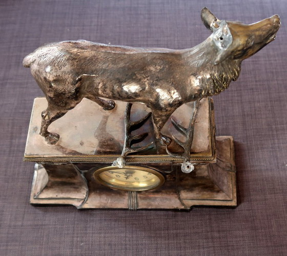 Image 1 of Antieke metalen hertenklok - Decoratief vintage uurwerk (2C07A)