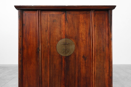 Image 1 of Großer chinesischer Hochzeits- oder Konusschrank aus Holz aus der Qing-Dynastie, 19. Jahrhundert