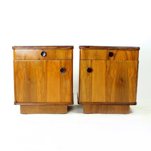 Mid Century Nachttische aus Eiche und Nussbaumfurnier, Tschechoslowakei, 1950er Jahre, 2er-Set