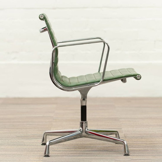 Image 1 of Vitra Ea 108 Drehstuhl