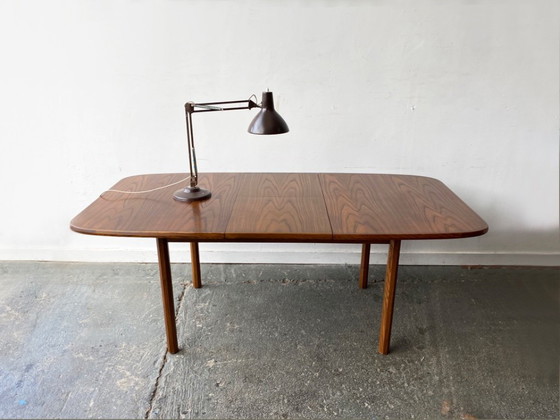 Image 1 of White & Newton Mid Century Table de salle à manger à rallonge