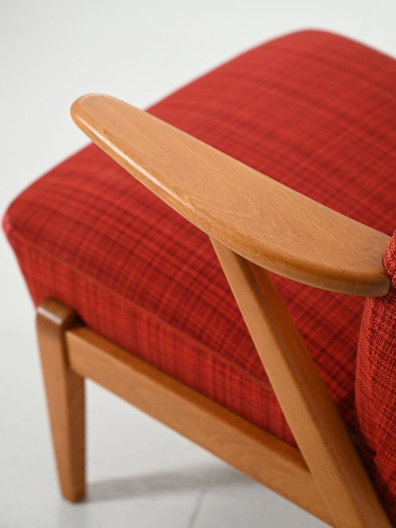 Image 1 of Poltrona scandinava in faggio degli anni '50 con rivestimento rosso