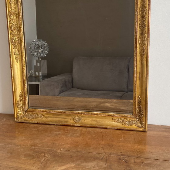 Image 1 of Vergulde spiegel met decoratie uit het einde van de 19e eeuw. 96x68 cm.