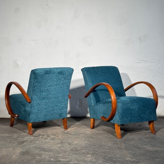 Image 1 of Een paar Halabala H-410 fauteuils, volledig gerestaureerd, jaren 30.