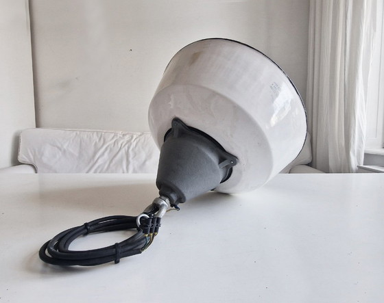 Image 1 of 2 originale ungarische Industrielampen, 1950er, funktionsfähig