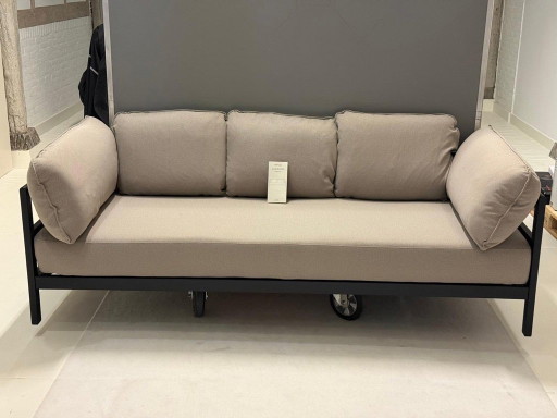Sofá Easy Sofa Tiptoe de 3 plazas con estructura negra
