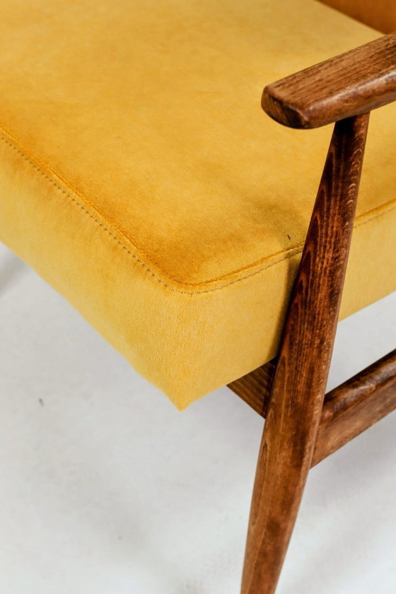 Image 1 of Moderner, langer Sessel aus gelbem Samt im skandinavischen Design