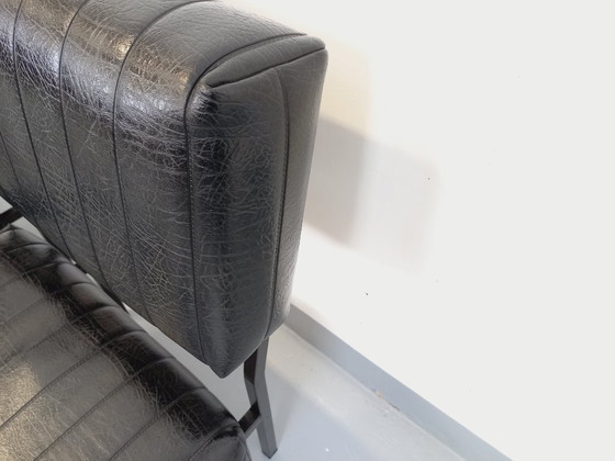 Image 1 of Set van 2 vintage modernistische loungestoelen in zwart kunstleer en metaal uit de jaren 60.