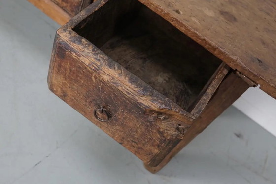 Image 1 of Antigua mesa auxiliar/consola rústica española de madera de castaño, siglo XVIII