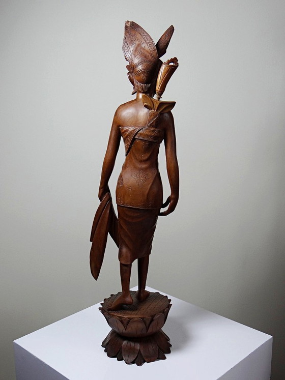 Image 1 of Grande scultura vintage in legno realizzata a mano, raffigurante una ballerina balinese, anni '60-'80.