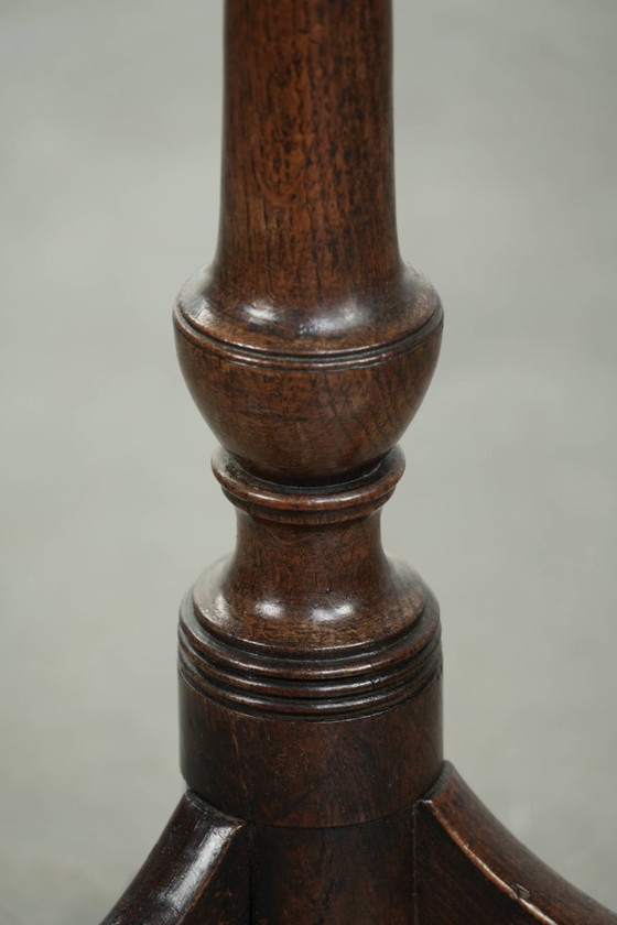 Image 1 of Antieke Engelse eikenhouten tilt top table/ bijzettafel uit begin 19e eeuw 