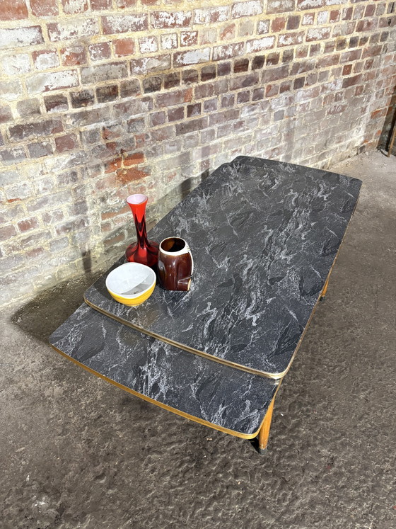 Image 1 of Uitschuifbare salontafel van teak en formica