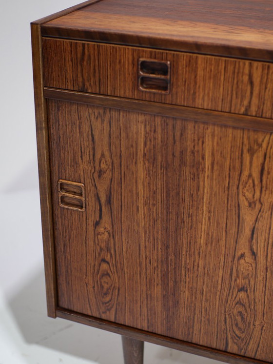 Image 1 of Mobiletto vintage danese in palissandro con ante scorrevoli e cassetto