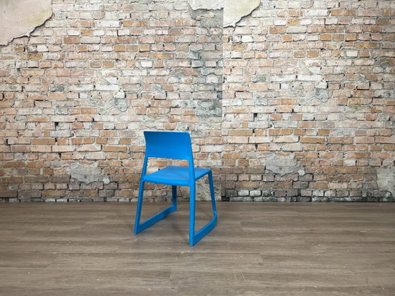 Vitra Tip Ton – Blue plastic | Barber & Osgerby – Dining chairs (photo 4 of 16)