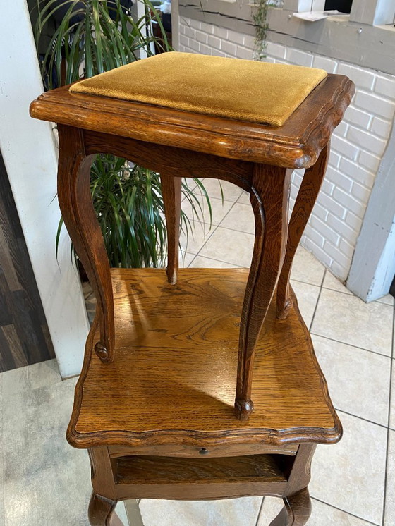 Image 1 of Conjunto de mesa y taburete estilo Luis XV en roble macizo