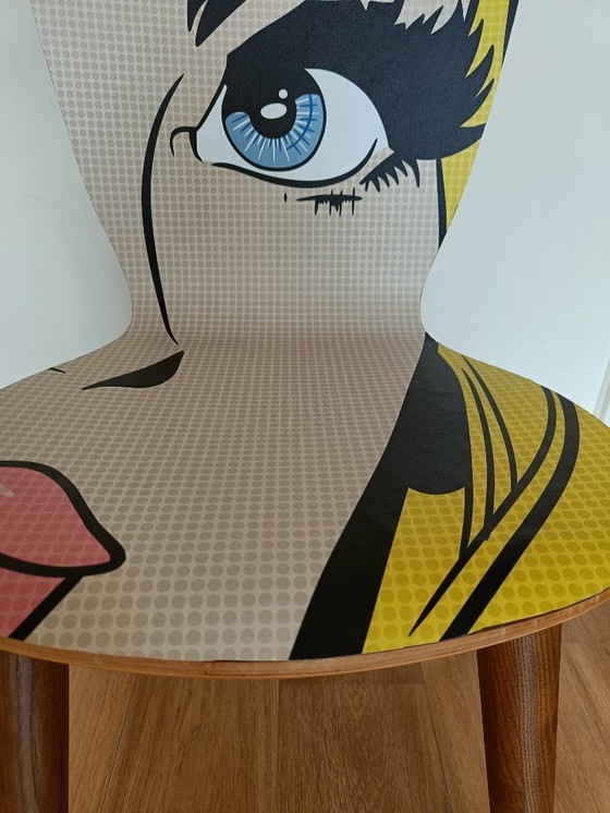 Image 1 of Chaise vintage des années 1960 recyclée, impression de bande dessinée rétro