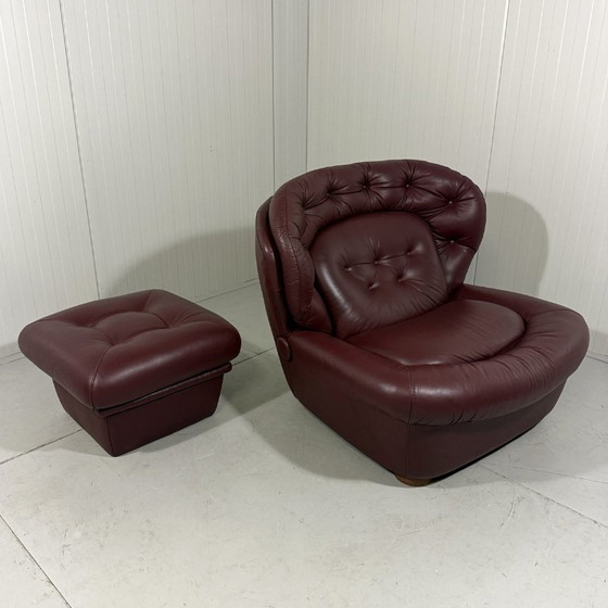 Image 1 of Fauteuil lounge et ottoman en cuir bordeaux français, style Space Age, années 1970