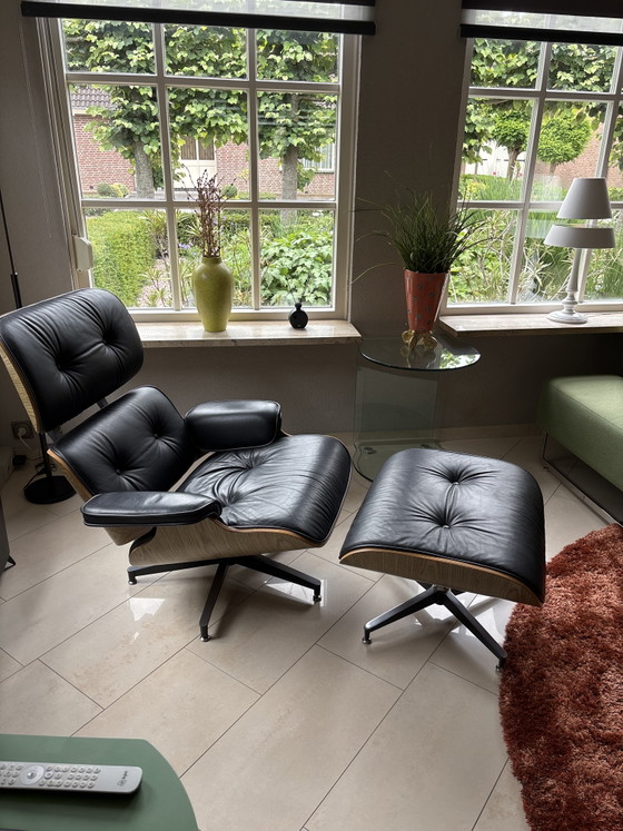 Image 1 of 1 x Eames Stijl fauteuil met hocker
