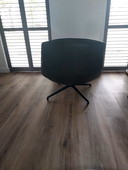 Sillón giratorio de cuero de la marca Enzo Luca