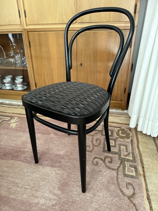 6X Thonet Chaises en bois courbé Noir 214 P Comme neuf, Deux Avec Accoudoirs