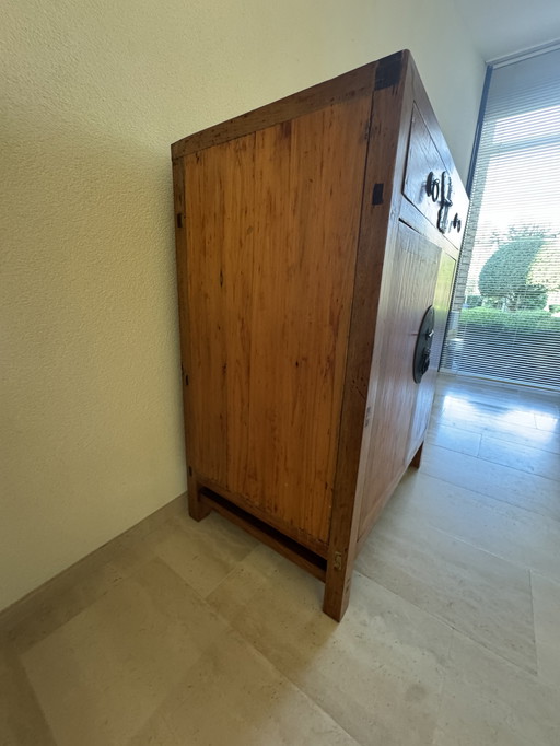 Antique Chinese cabinet 2 doors/2 drawers