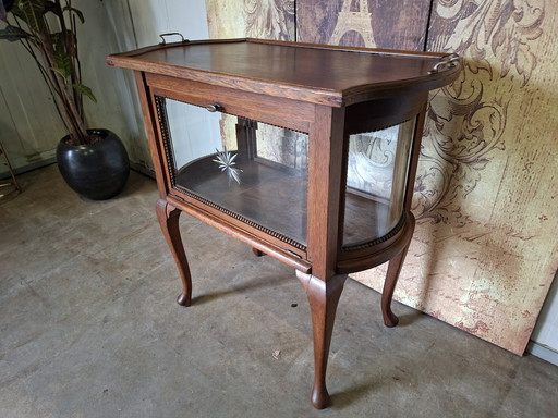 Antiek theekastje, vitrinekastje, whiskeybar, wijnkastje met afneembaar dienblad afm: 75x44 en 75cm hoog.


