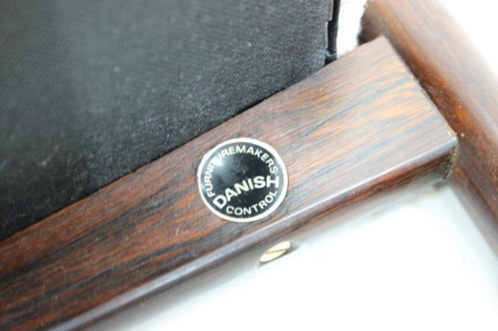 Image 1 of Taburete de madera restaurado de estilo danés moderno de mediados de siglo de la década de 1960 en bouclé blanco.
