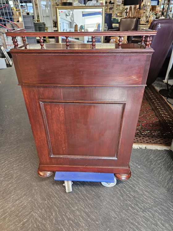 Image 1 of Secretaire davenport 19 eeuws