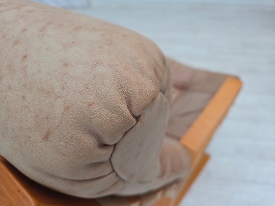 Image 1 of Noorse fauteuil uit de jaren 70, model "Kengu", beige meubelleer.