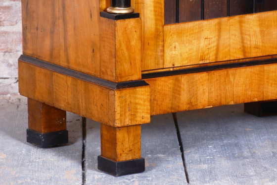 Restored Biedermeier Display Cabinet, Walnut, Glass, 1820s, Austria – Iron (photo 7 of 19)