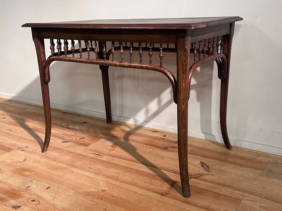 Image 1 of Tavolo in legno curvato Art Nouveau del 1900 circa (Faggio)