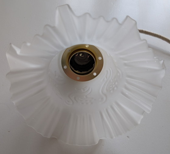 Image 1 of Bellissima e unica piccola lampada a sospensione vintage con paralume opalino
