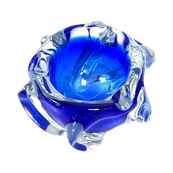 Image 1 of Chřibská Sklarna Cecoslovacchia anni '70 posacenere artistico a forma libera, vetro cobalto