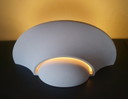 Atelier Sedap - lampada da parete semicircolare in gesso, modello "Odéon"