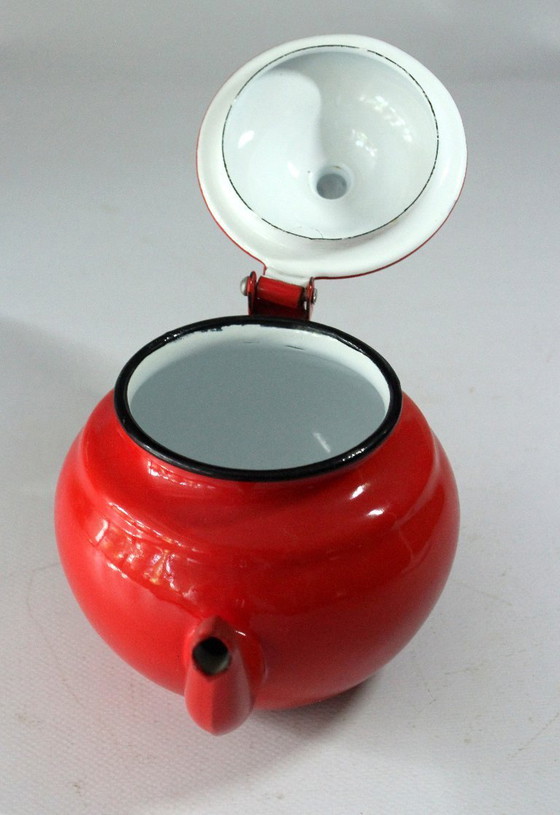 Image 1 of Zeer mooie rood geëmailleerde theepot uit de jaren 1950