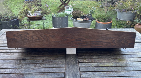 Image 1 of Porte-manteau de l'école d'Amsterdam | vers 1920 | Chêne massif | Une pièce qui attire tous les regards