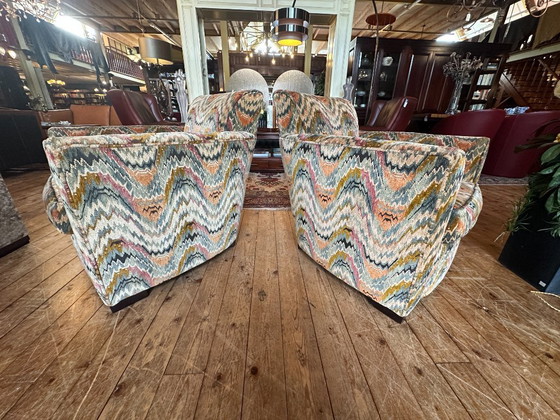 Image 1 of Sillones y otomanas Donghia - Retapizados con un colorido patrón de chevron