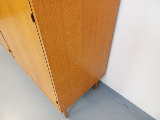 Image 1 of Armoire vintage en bois de chêne des années 60