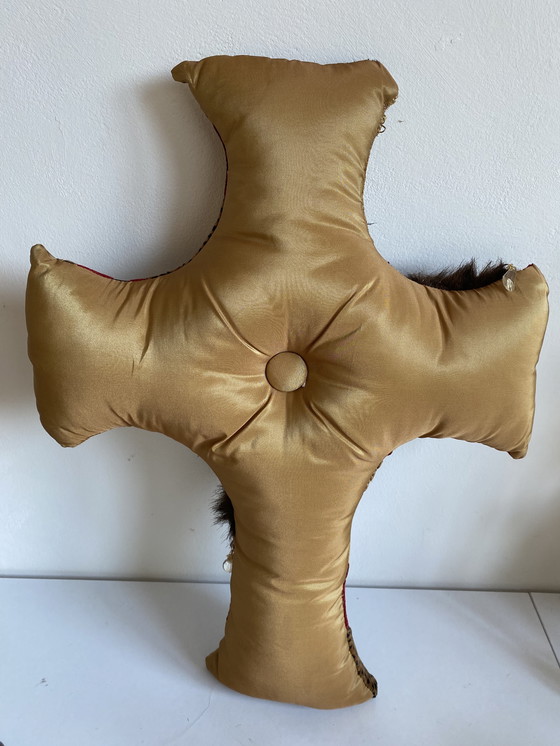 Image 1 of Religieus kussen kruisvorm