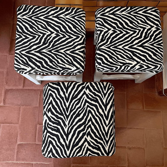 Set van 3 antieke Portugese massief houten krukken met zebraprint bekleding. – Kuipstoelen, Textile, Wood (photo 6 of 17)
