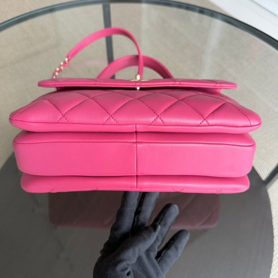 Image 1 of Borsa Chanel Trendy CC piccola - Pelle di agnello trapuntata rosa acceso con finiture dorate, serie 24