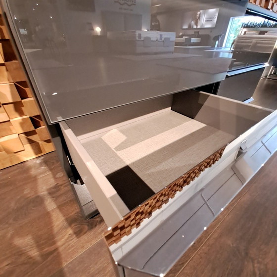 Image 1 of Comodino Nolte Akkeleen in vetro basalto 3 cassetti