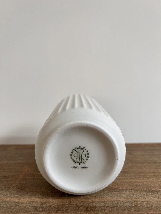Image 1 of Lyngby vaas wit – geribbeld porselein – Denmark (orig. Lyngby Porcelæn)
