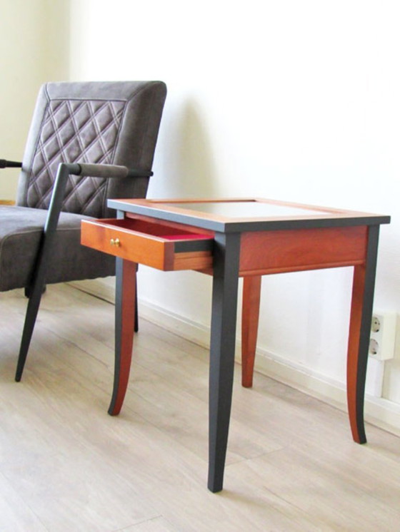 Image 1 of Elegante tavolino/segreteria con impiallacciatura in noce