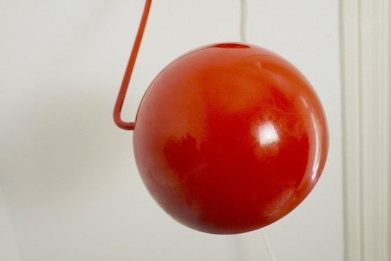 Image 1 of Vintage Italiaanse wandlamp, rode metalen wandlamp, mid-century modern, space age leeslamp